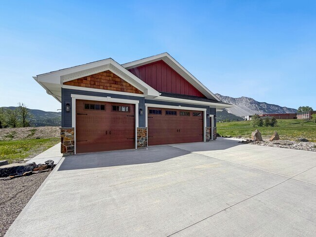 Photo - 2925-2214 214 St
