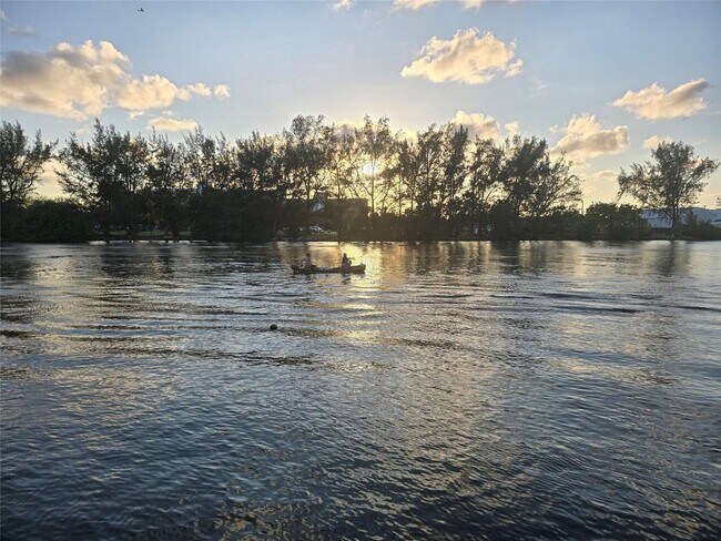 Photo - 1401 N Riverside Dr Unit 1104