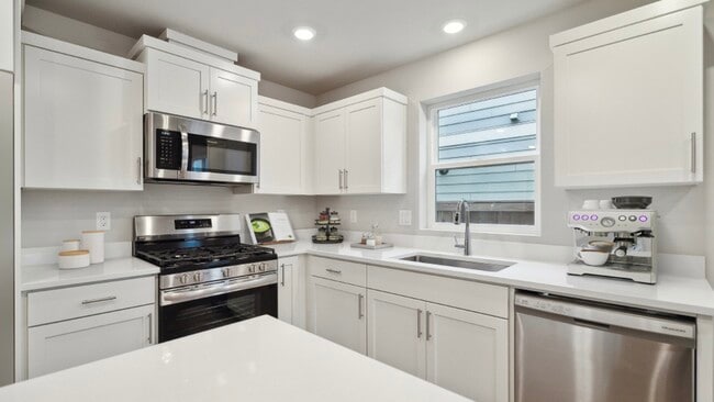 Photo - 674 Pickering Ln