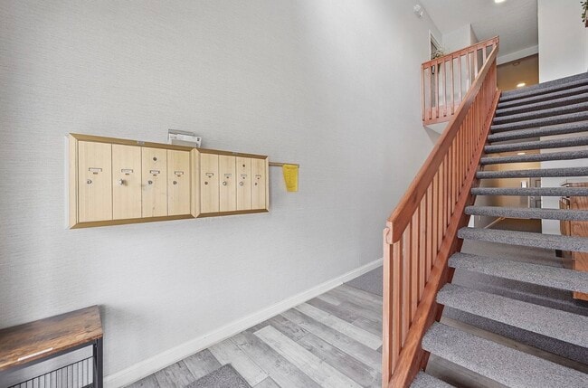 Condo on Second floor with vaulter ceiling. Not unit above you - 7680 Scioto Ct Unit 206