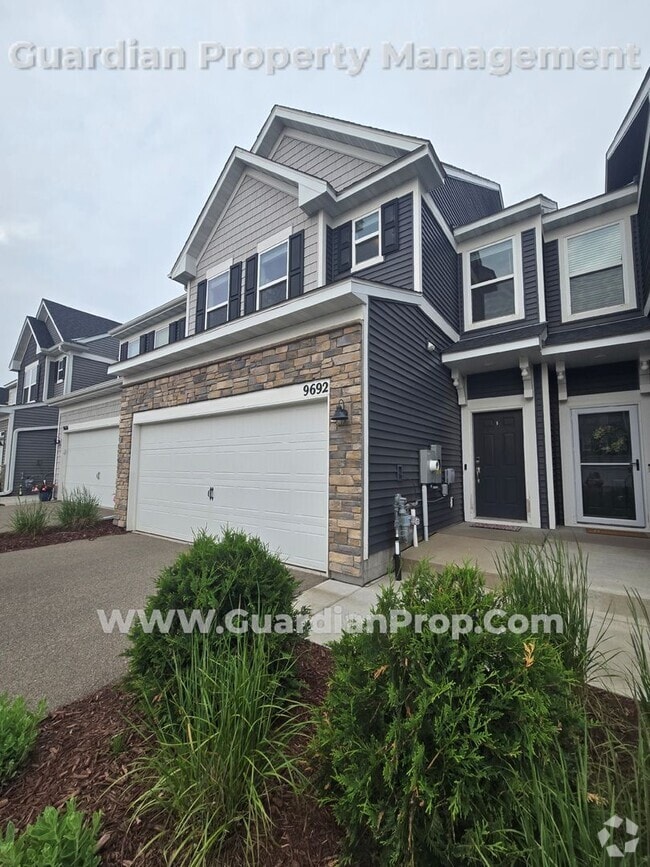 Building Photo - Lake Elmo Townhouse, Newer build, 2 Car Ga...