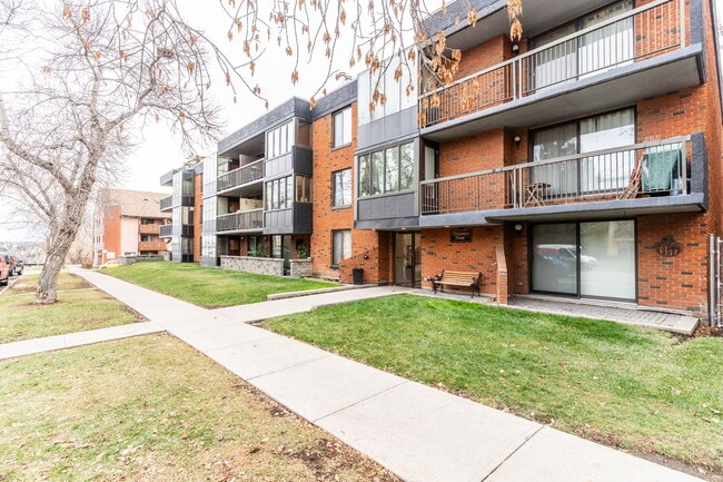 Photo - 345-345 4 Ave NE