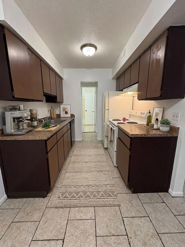 Photo - 1306 W Michigan Ave Unit 02