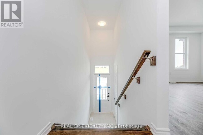 Photo - 980 Logan Dr