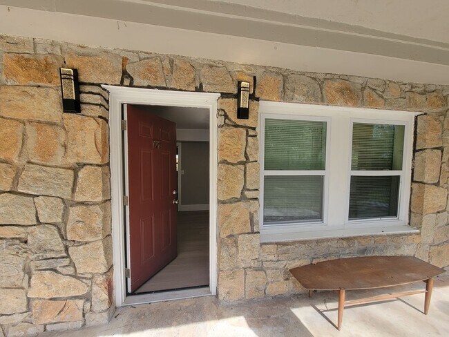 Photo - Updated Soaking Tub. Stainless Steel Appliances. W/D Inc