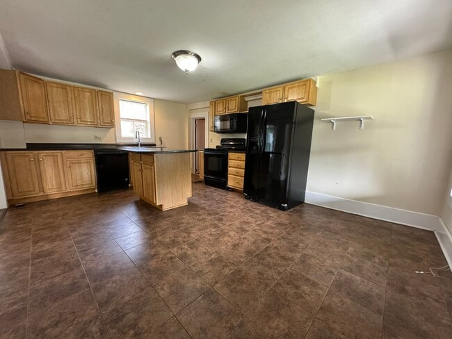 Photo - 28 School St