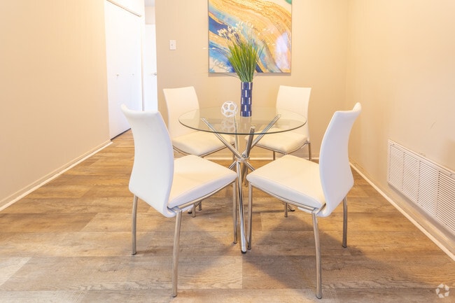 2BR,1BA,-994SF