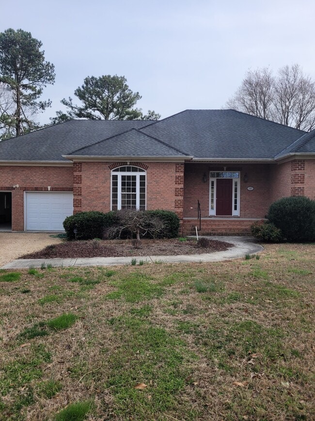 Building Photo - 147 Sir Guy Dr