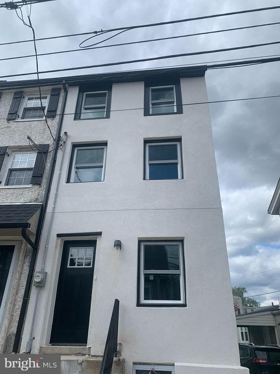 Building Photo - 204 Ford St Rental