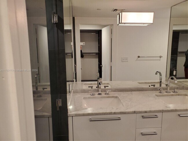 Photo - 900 Biscayne Blvd