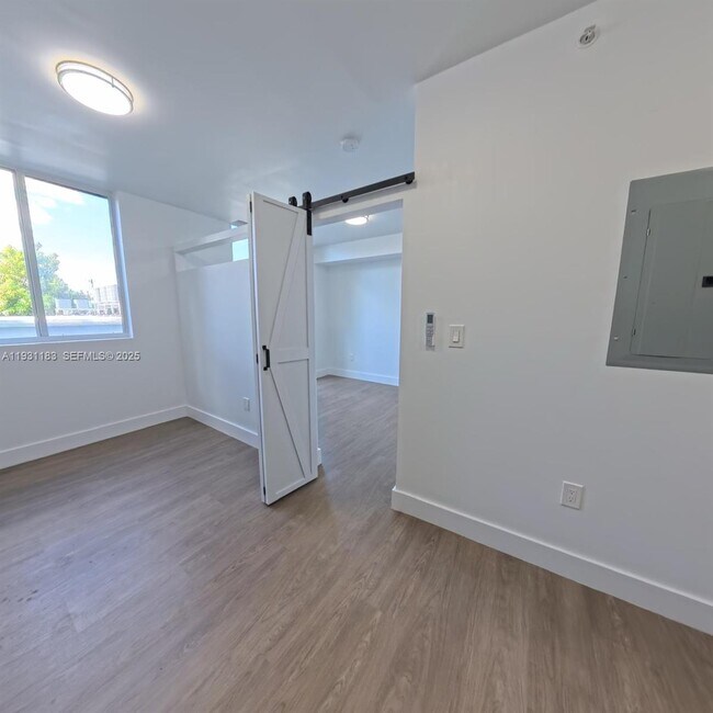 Photo - 1620 NW 18th St Unit 204