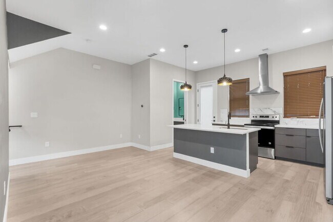 Photo - 635 Inca St Unit #2