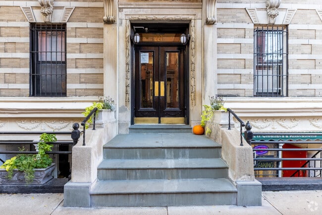 Entrance - 227 W 11th St
