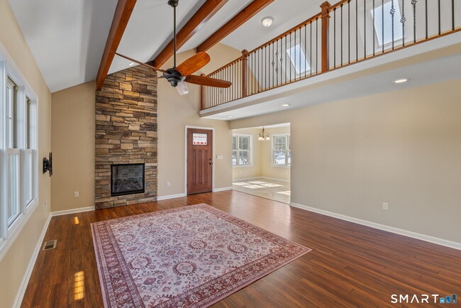 Photo - 5 Sunningdale Ln