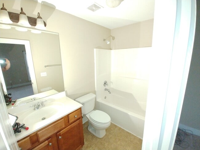 Photo - 2000 Rossburg Pl