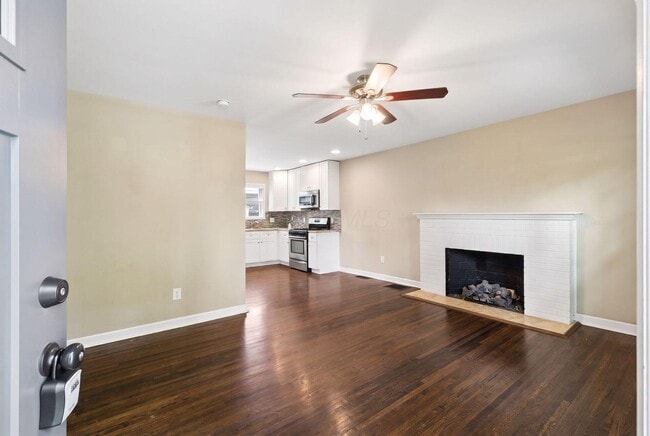 Photo - 557 E Royal Forest Blvd