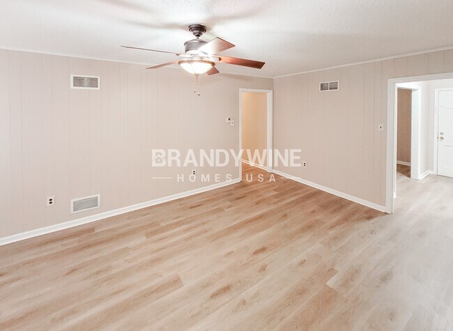 Photo - 4059 Brompton Rd