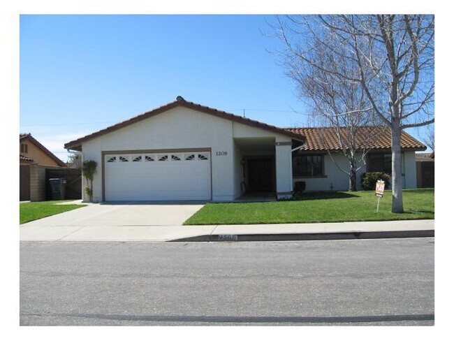 Building Photo - Nice Renovated 3bdrm Home