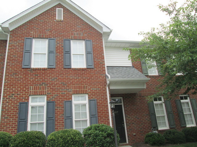 Brick-Front West End 4 Bed, 3 Full Bath To... - Brick-Front West End 4 Bed, 3 Full Bath To... Casa