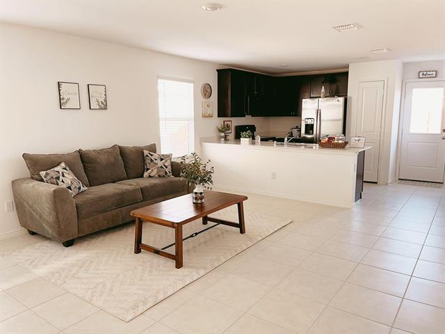 Photo - 136 Honeysuckle St