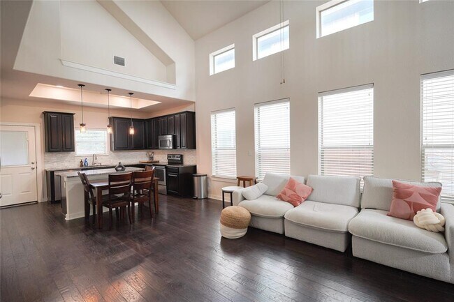 Photo - 16104 Travesia Way