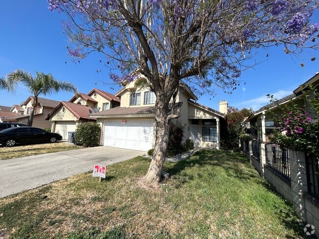 Building Photo - 1523 Heirloom Ave Rental