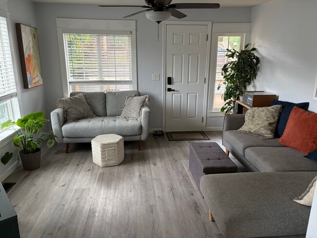 Photo - 2320 Saxon St