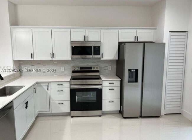 216 NW 9th St