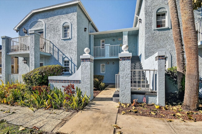 Building Photo - 1620 SE Green Acres Cir Unit N103