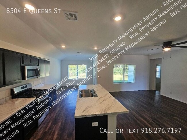 Photo - 8504 E Queens St