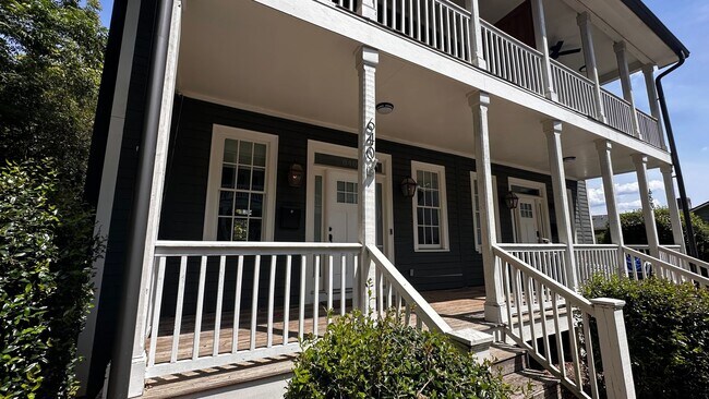 Building Photo - Stylish 3-Bed, 3.5-Bath Townhome in the He...