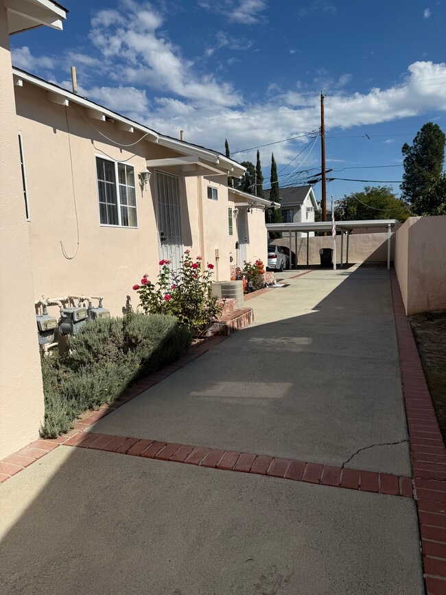 Photo - 5618 Riverton Ave Unit Center