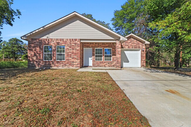 Building Photo - 2812 Bourland St