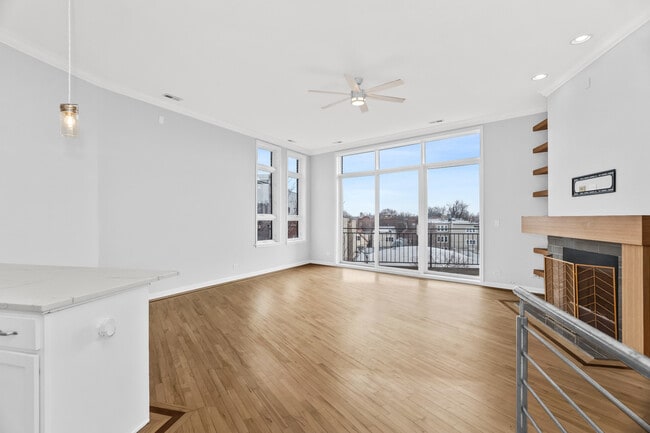 Photo - 2625 W Chicago Ave