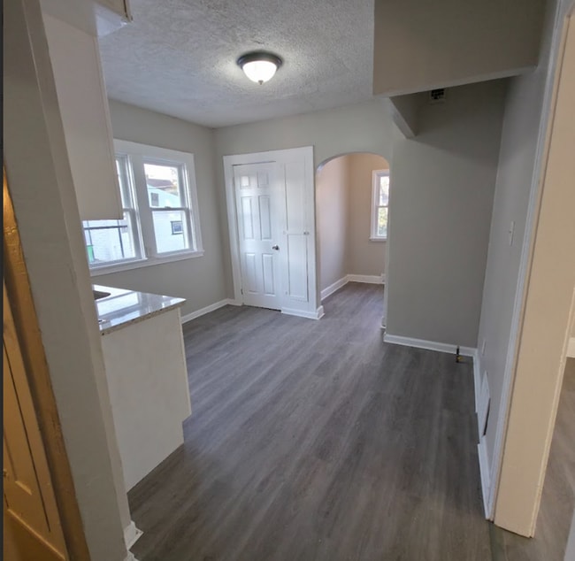 Photo - Single Family Home 3 beds 2 bath Available Now!