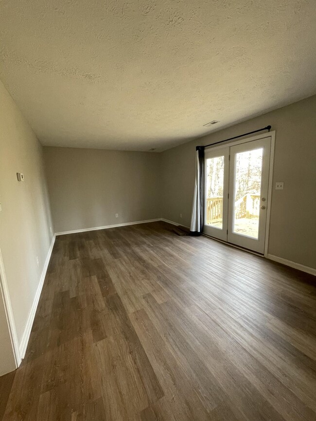 Photo - 133 E Vail Dr