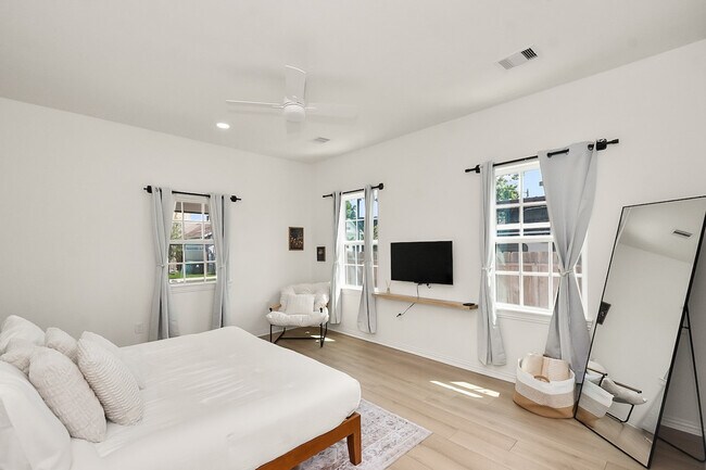 Photo - 217 N Everton St Unit SI ID1609783P