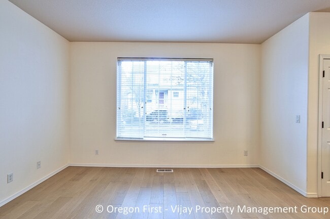 Photo - 10568 SW Washington St