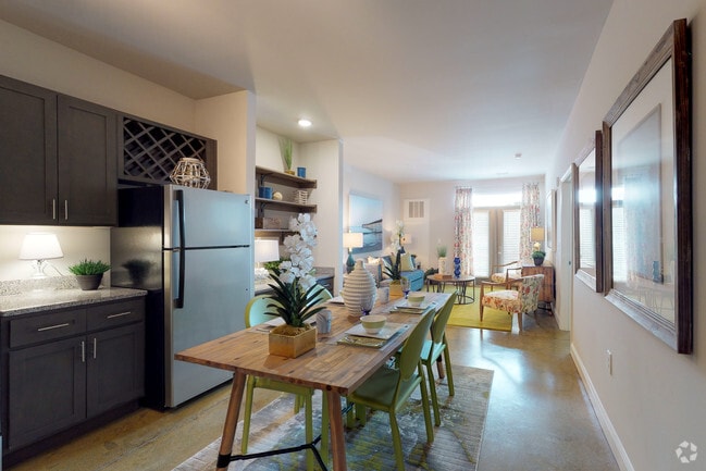 1BR, 1BA - 819 SF - Seapath on 67th