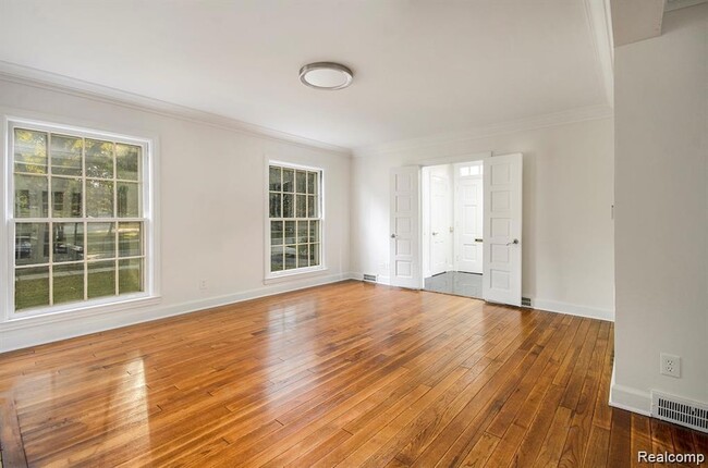 Photo - 26085 Humber St