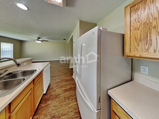 Photo - 1420 Heather Ct