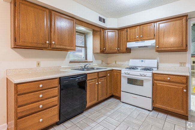 2BR, 1.5BA - 850SF - Kitchen
