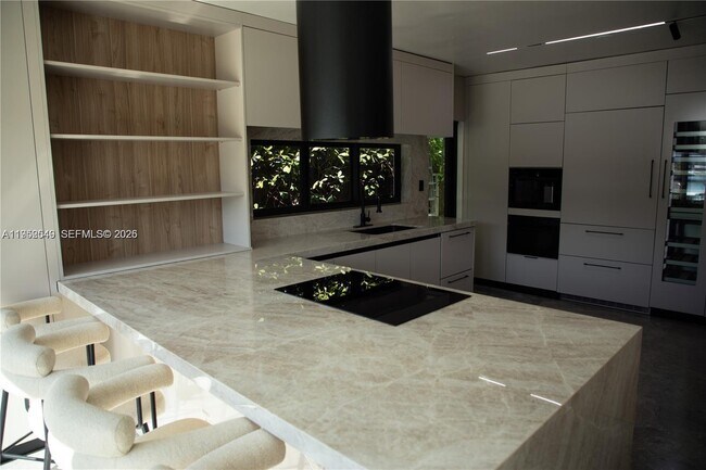 Photo - 7850 Hawthorne Ave