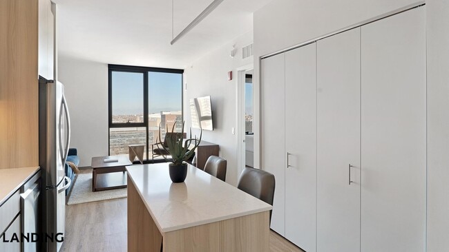 Photo - 513 S Damen Ave Unidad 1205