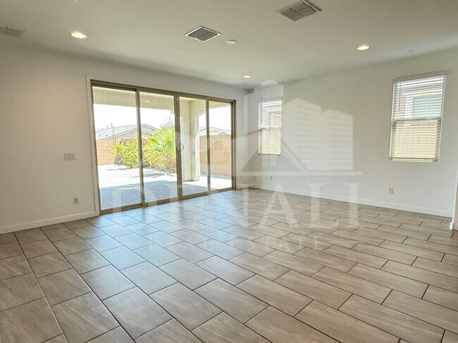 Photo - 1636 W Estes Way