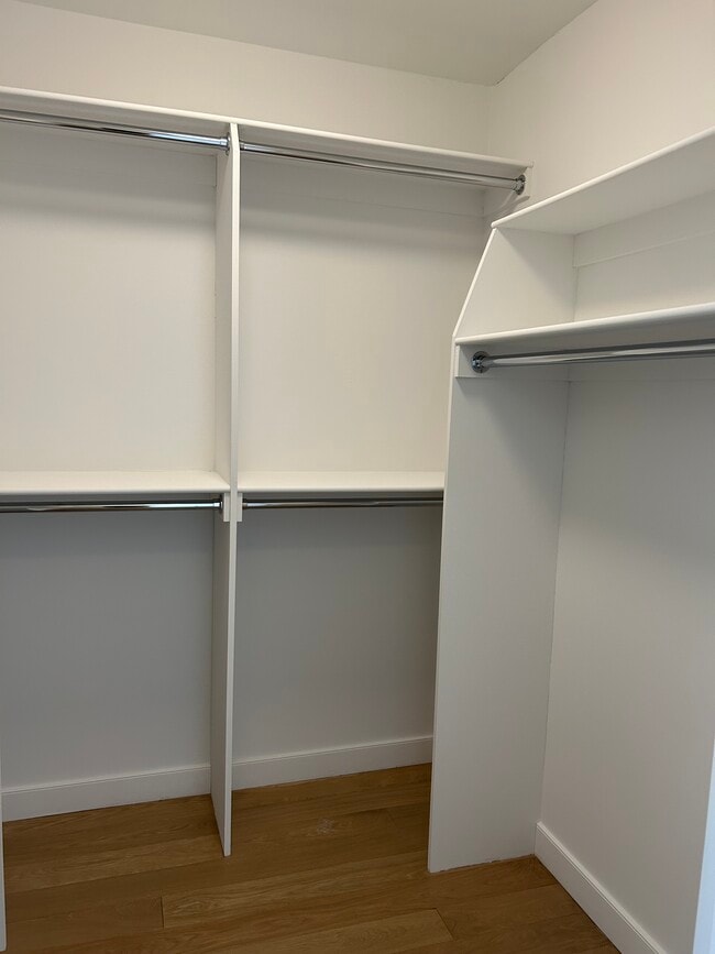 366 W 46th St Unit 4