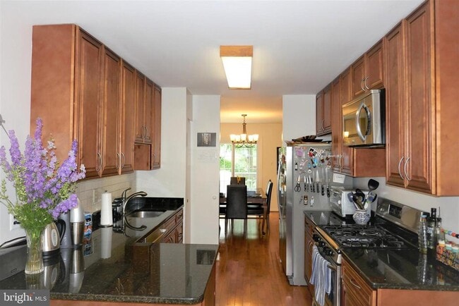 Photo - 703 Twin Holly Ln