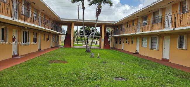 Building Photo - 3800 SW 102nd Ave Unit 108