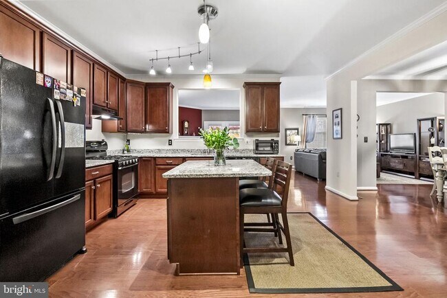 Photo - 2143 Eastport Way