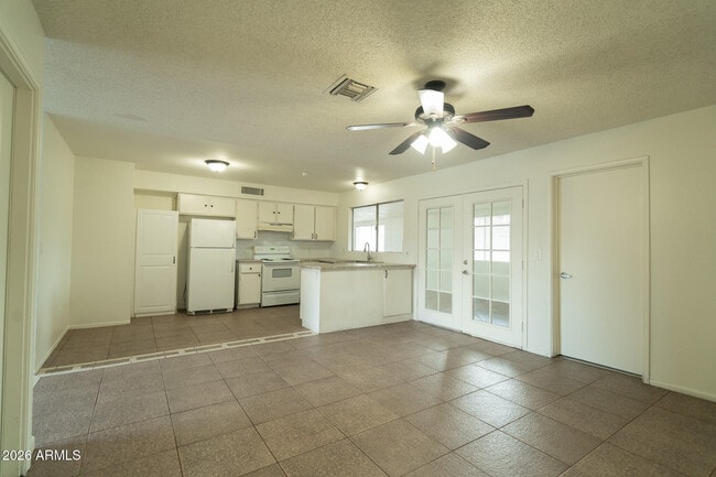 3642 W Carla Vista Dr